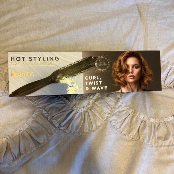 Hot styling 1.5” ionic brush NEW - Picture 2 of 7